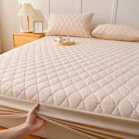 Luxury Soft Comfort Waterproof Mattress Protector - Fitted Quilted Pad with Hypoallergenic Polyurethane Filling, 100% Polyester Cover, Machine Washable, Breathable, Allergy Protection for Bedroom and Hotel - Single, Double Si