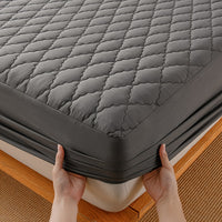Luxury Soft Comfort Waterproof Mattress Protector - Fitted Quilted Pad with Hypoallergenic Polyurethane Filling, 100% Polyester Cover, Machine Washable, Breathable, Allergy Protection for Bedroom and Hotel - Single, Double Si