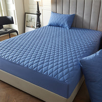 1pc Layered Solid Color Waterproof Mattress Protector (Without Pillowcase And Pillow Insert) Soft And Comfortable Mattress Cover Bedroom Guest Room Bedding Waterproof Mattress Protector Room Bedspread Non-slip All-inclusive P
