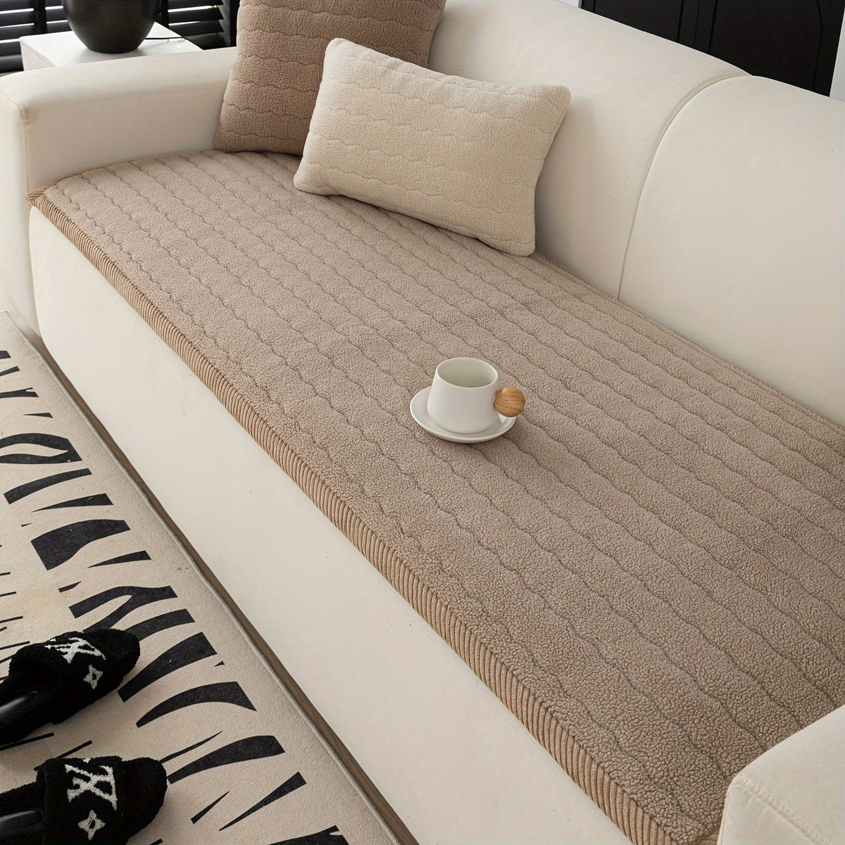 1pc Contemporary Thick Suede Sofa Pad, Machine Washable, Pet Friendly, Polyester 100%, Short Plush, Quilted Design, No Printing, Compatible with Armchair, Loveseat, 3-Seater, 4-Seater, Sectional Sofas, 250-300 g/㎡ - Ideal f