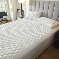 1pc Layered Solid Color Waterproof Mattress Protector (Without Pillowcase And Pillow Insert) Soft And Comfortable Mattress Cover Bedroom Guest Room Bedding Waterproof Mattress Protector Room Bedspread Non-slip All-inclusive P