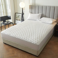 1pc Layered Solid Color Waterproof Mattress Protector (Without Pillowcase And Pillow Insert) Soft And Comfortable Mattress Cover Bedroom Guest Room Bedding Waterproof Mattress Protector Room Bedspread Non-slip All-inclusive P