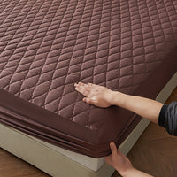 1pc Layered Solid Color Waterproof Mattress Protector (Without Pillowcase And Pillow Insert) Soft And Comfortable Mattress Cover Bedroom Guest Room Bedding Waterproof Mattress Protector Room Bedspread Non-slip All-inclusive P